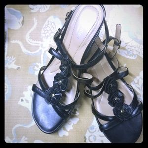 ⬇️3/$25 bundle 🏷 Naturalizer size 9 black sandals